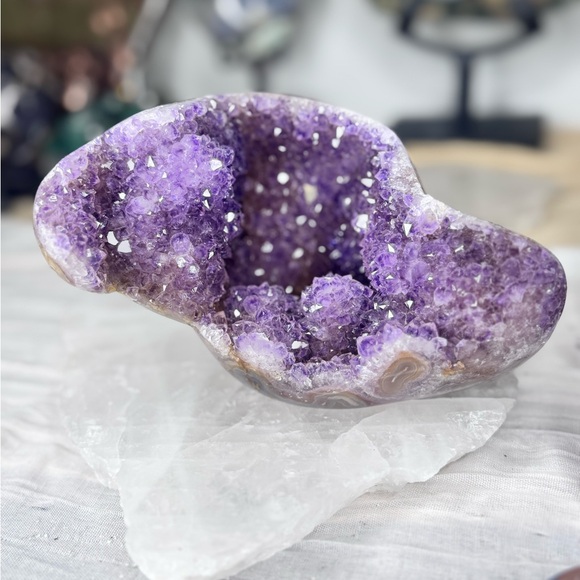 🌈 Stunning Agate Sculpture from Brazil | High-Grade Natural Stone 🌈 - Picture 2 of 11